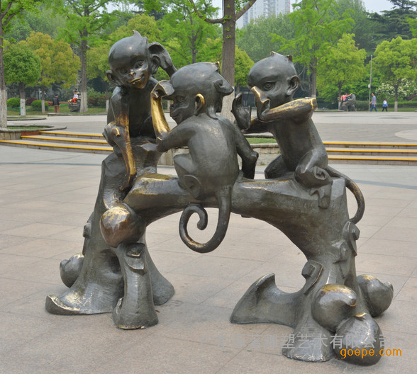 广东原著雕塑专业制作雕塑30年,是集雕塑设计、制作、加工为一体的艺术殿堂,以满意的质量立足于雕塑行业得到了广大顾客的认可。作为一家专业性的景观雕塑设计制作公司,具有全国城雕委核发的城市雕塑创作设计资格证书及施工资质,公司主要从事城市建筑雕塑、房地产雕塑、寺庙佛像、酒店学校雕塑、公园主题雕塑、不锈钢雕塑,广东铸铜雕塑、人文景观、环境艺术、园林雕塑、喷泉雕塑、城市雕塑、佛像雕塑、雕塑设计和雕塑制作。 产品名称:十二生肖创意雕塑如意狗 材质:铸铜 材料:按照客户需求提供 尺寸:可按照要求定做网上报价皆为参考价
