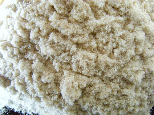 包装目前采用同样的普通塑料编织袋,内覆膜,以降低潮湿.
