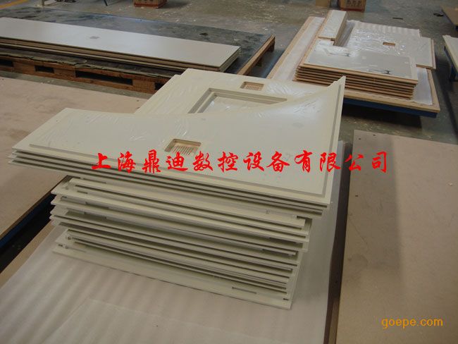美国麦迪克康贝特雕刻机可加工板材: 具体包括: 工程塑料(PP, PVC, PB, PE板) 、有机玻璃(亚克力板)、导光板、铝板、铜板、铝单板、铝合金板、铝蜂窝板、康贝特板、抗倍特板、千思板、理化板、富美家板、威盛亚板、防火板、绝缘材料板(层压纸板、层压木板、环氧板) 、玻璃钢(碳纤维材料)、多层板(层压板)、刨花板(三聚氰胺板) 、软木、硬木、代木、密度板(MDF) 、铝塑板、人造石板等材料。 5000系列标配: ·X轴采用双电机同步驱动 ·高强度钢管焊接机体 &middo