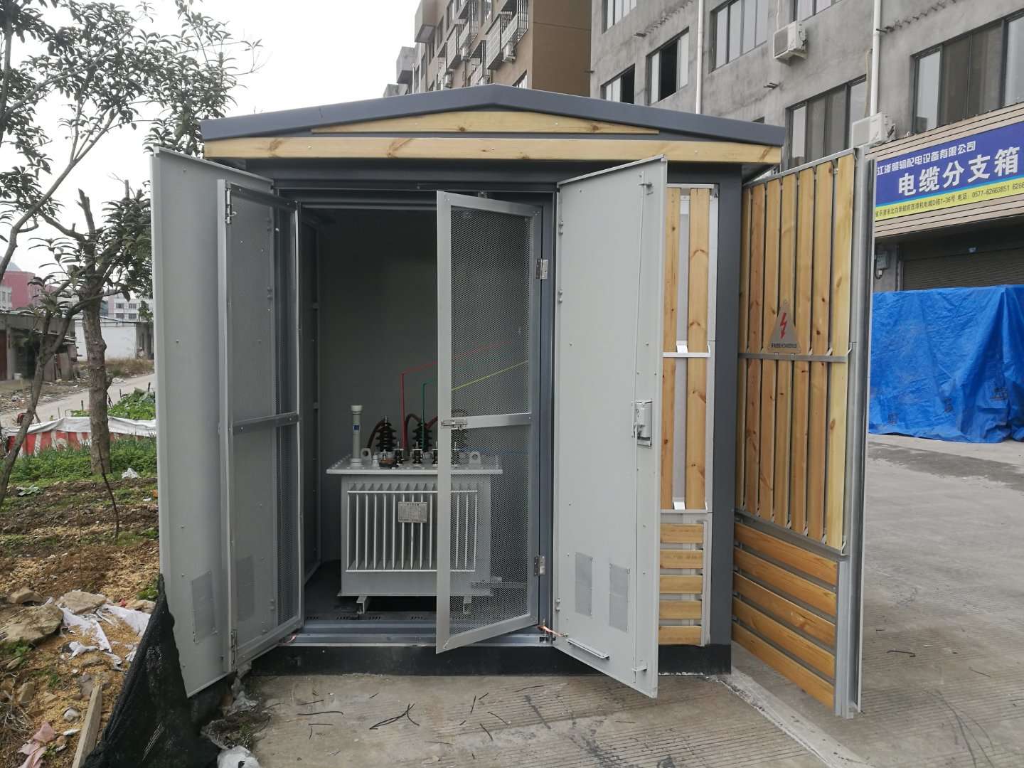 功能,全绝缘,全封闭,无裸露,保护范围广,设计合理与同类箱变小1/3-1/5