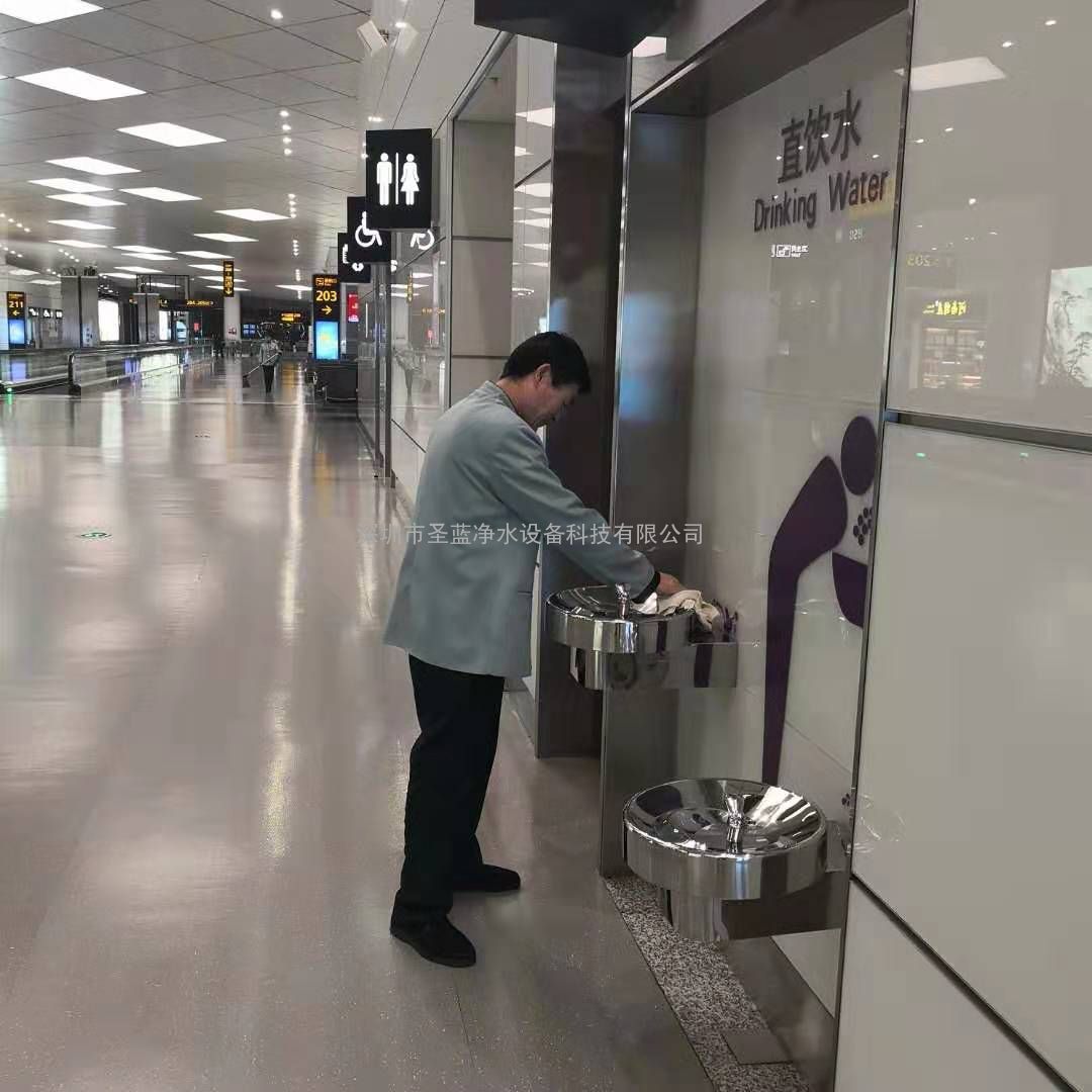 车站户外饮水台
