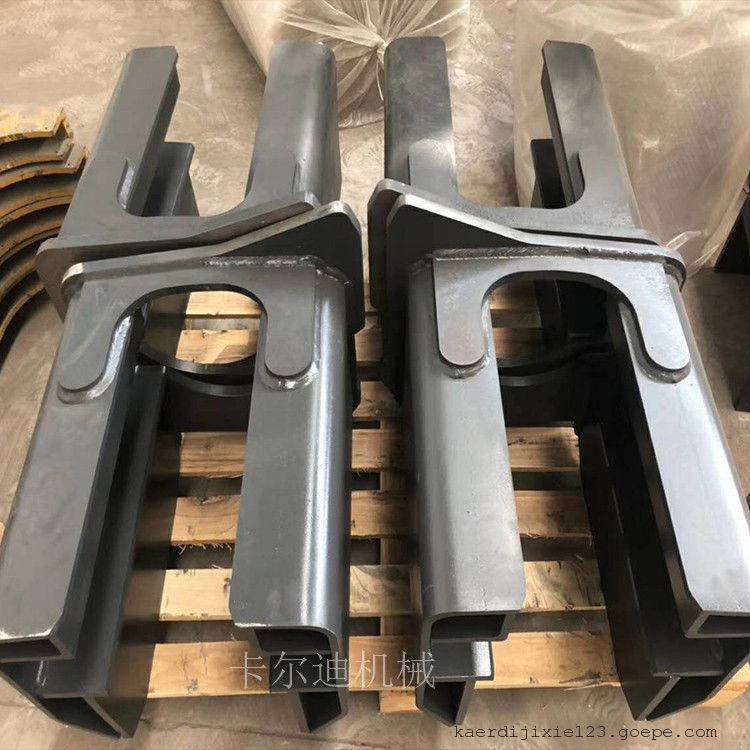工程机械配件 济宁卡尔迪机械制造有限公司 产品展示 挖机引导轮前叉