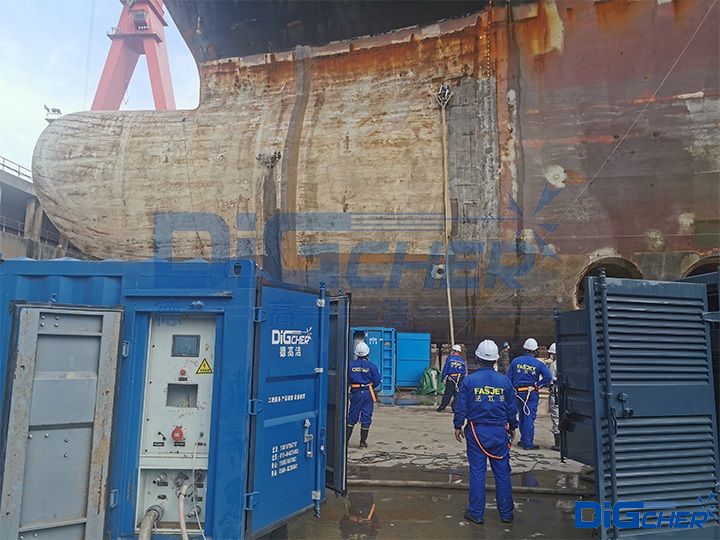 船舶除銹爬壁機(jī)器人施工現(xiàn)場