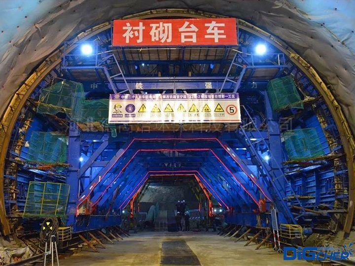 “隧道衬砌台车模板打磨清理机器人”