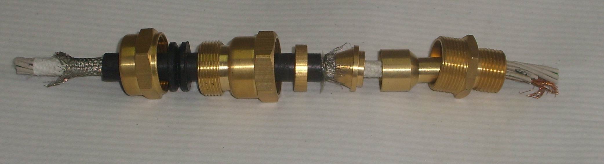 >> 文章内容 >> 艉轴填料函密封漏水的修理工艺及